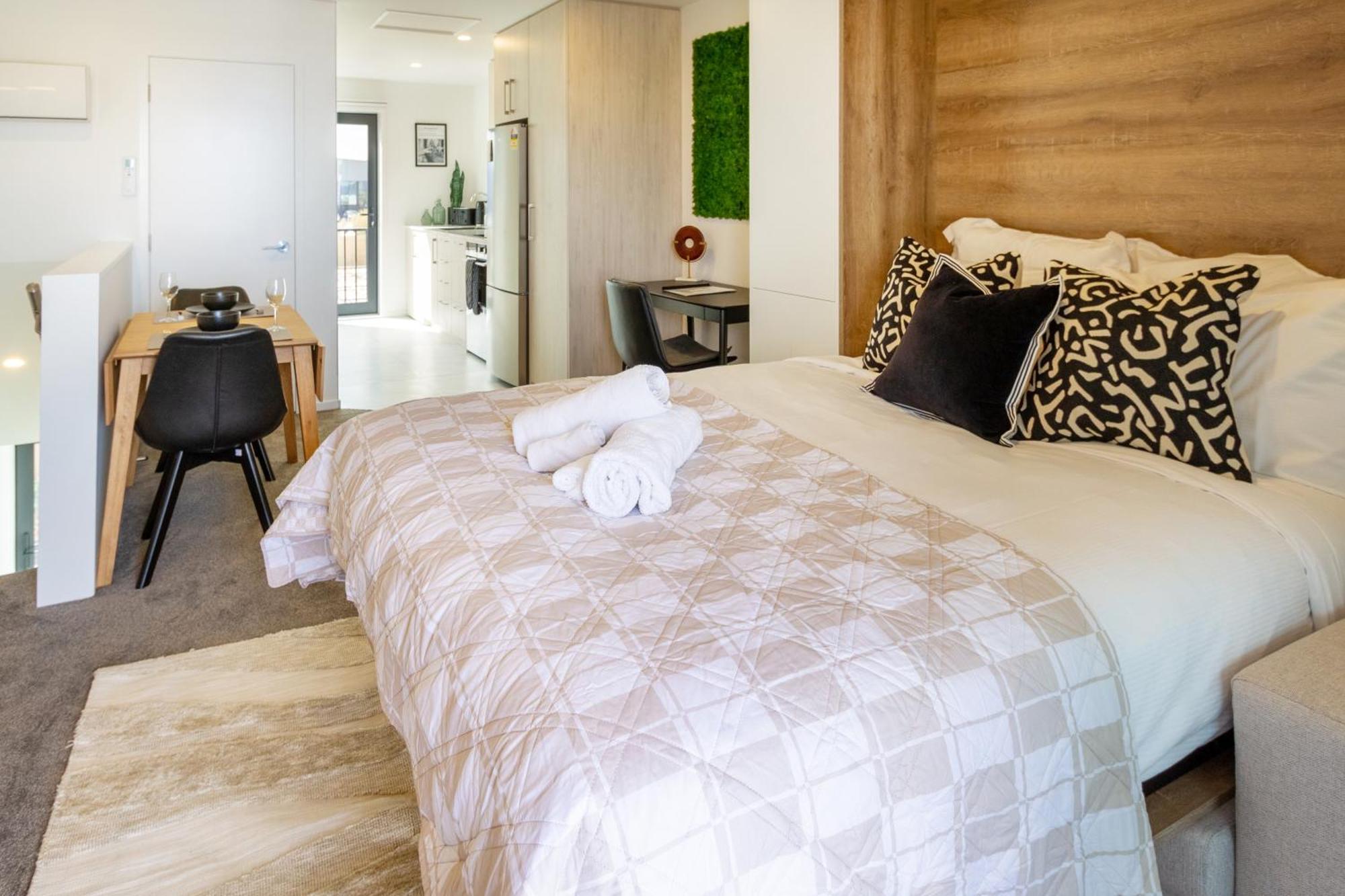 Prime Locale: Studio With Balcony Christchurch Exterior photo